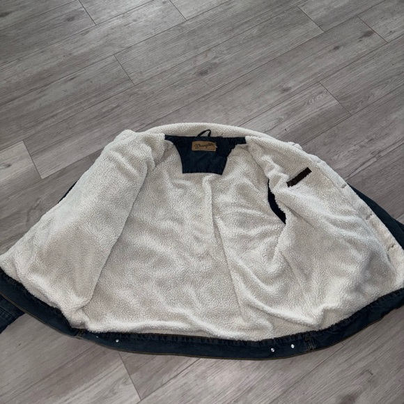 Wrangler Blue Denim Jacket with Cream Sherpa Collar - Picture 4 of 6